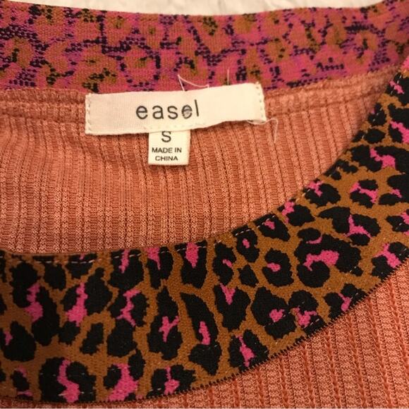 Easel ribbed tunic length top with animal print collar size small - Picture 5 of 6